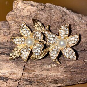 Vintage Gold Tone Floral Flowers Brooch Rhinestones Faux Pearl Accents